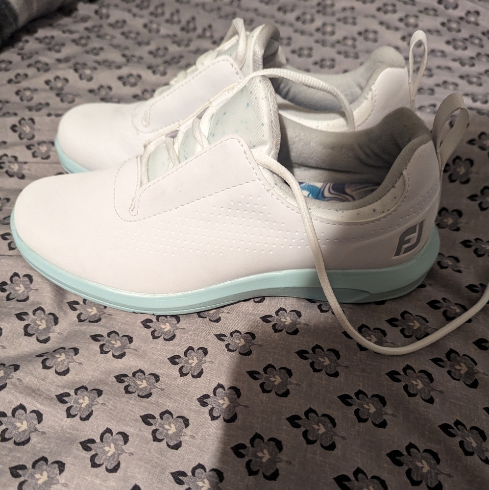 Ladies foot Joy shoes